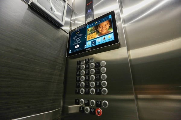 Màn hình quảng cáo trong thang máy  
