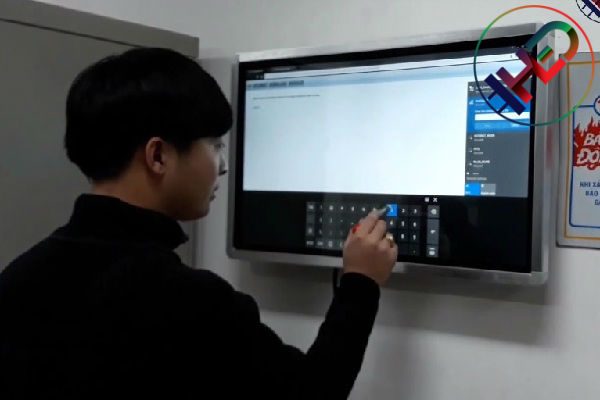 Thi công lắp đặt màn hình LCD treo tường 32 inch tại TT mạng lưới Mobifone miền Bắc - Hà Nội  