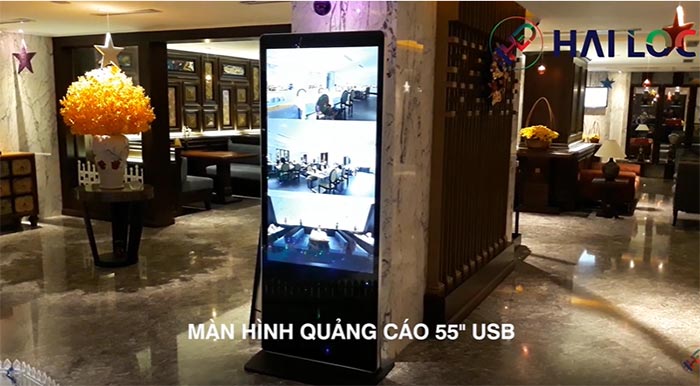 Thi công màn hình quảng cáo LCD 55 inch chân đứng tại sảnh nhà hàng  