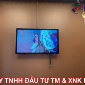 Lắp đặt màn hình lcd quảng cáo 22 inch tại nhà Hàng Lẩu Cua  